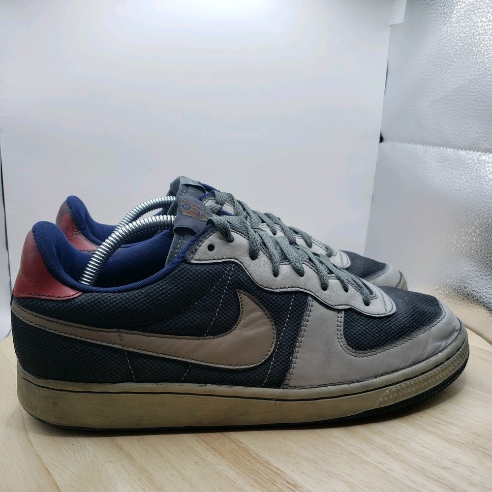 Mens Size 10 - NIKE low dark blue/silver 041101 VF shoes sneakers